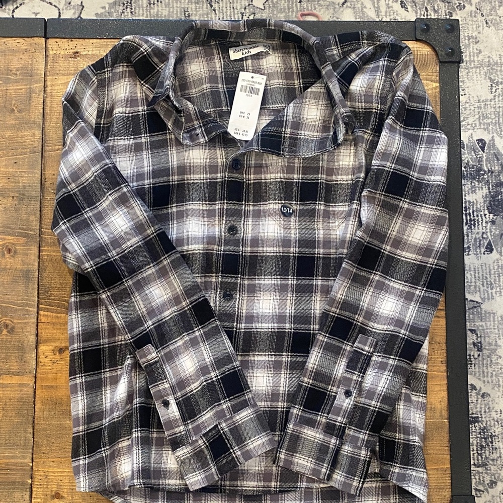 13/14 NWT Abercrombie button down